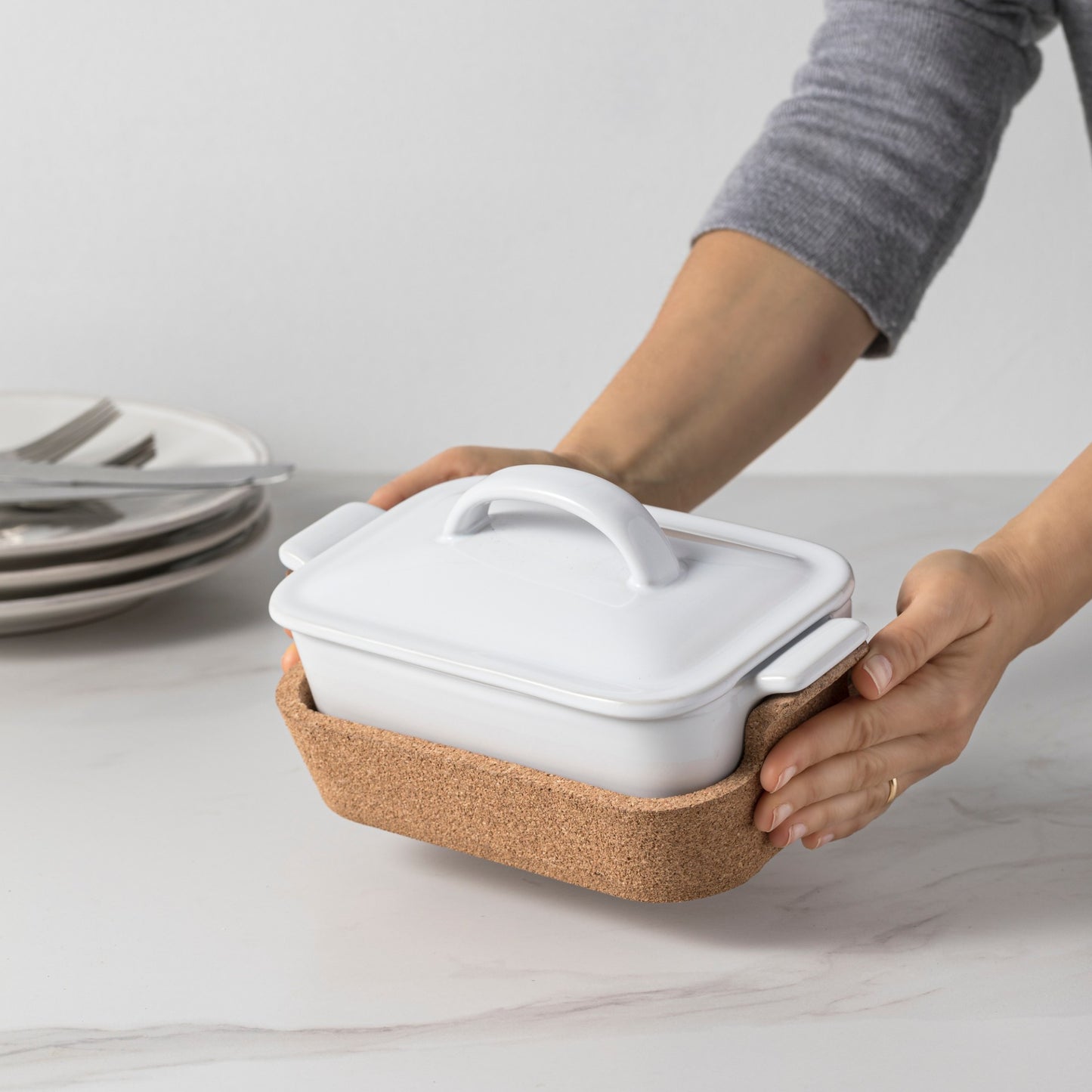 Casafina-Gift Box Rectangular Covered Casserole with Cork Tray Ensemble Small