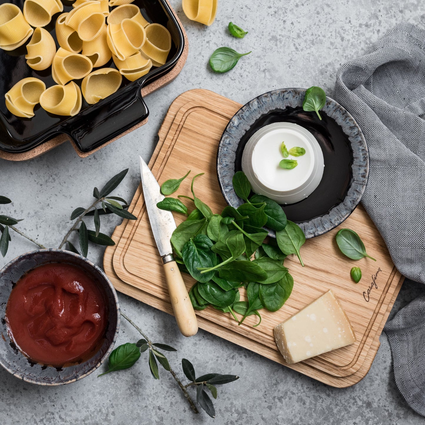 Casafina-Oak Wood Cutting Board / Lid For Rectangular Tray Ensemble