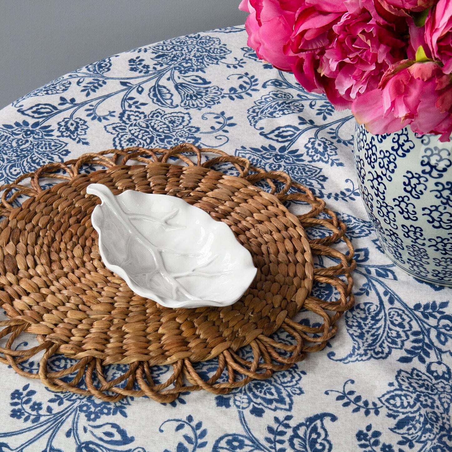 Beatriz Ball-Vida Lettuce Leaf Platter small