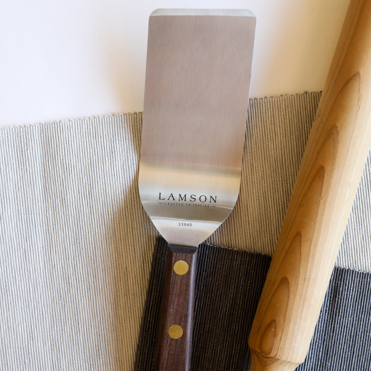Lamson-2.5″ X 4″ EASY-ENTRY TURNER WITH WALNUT HANDLE