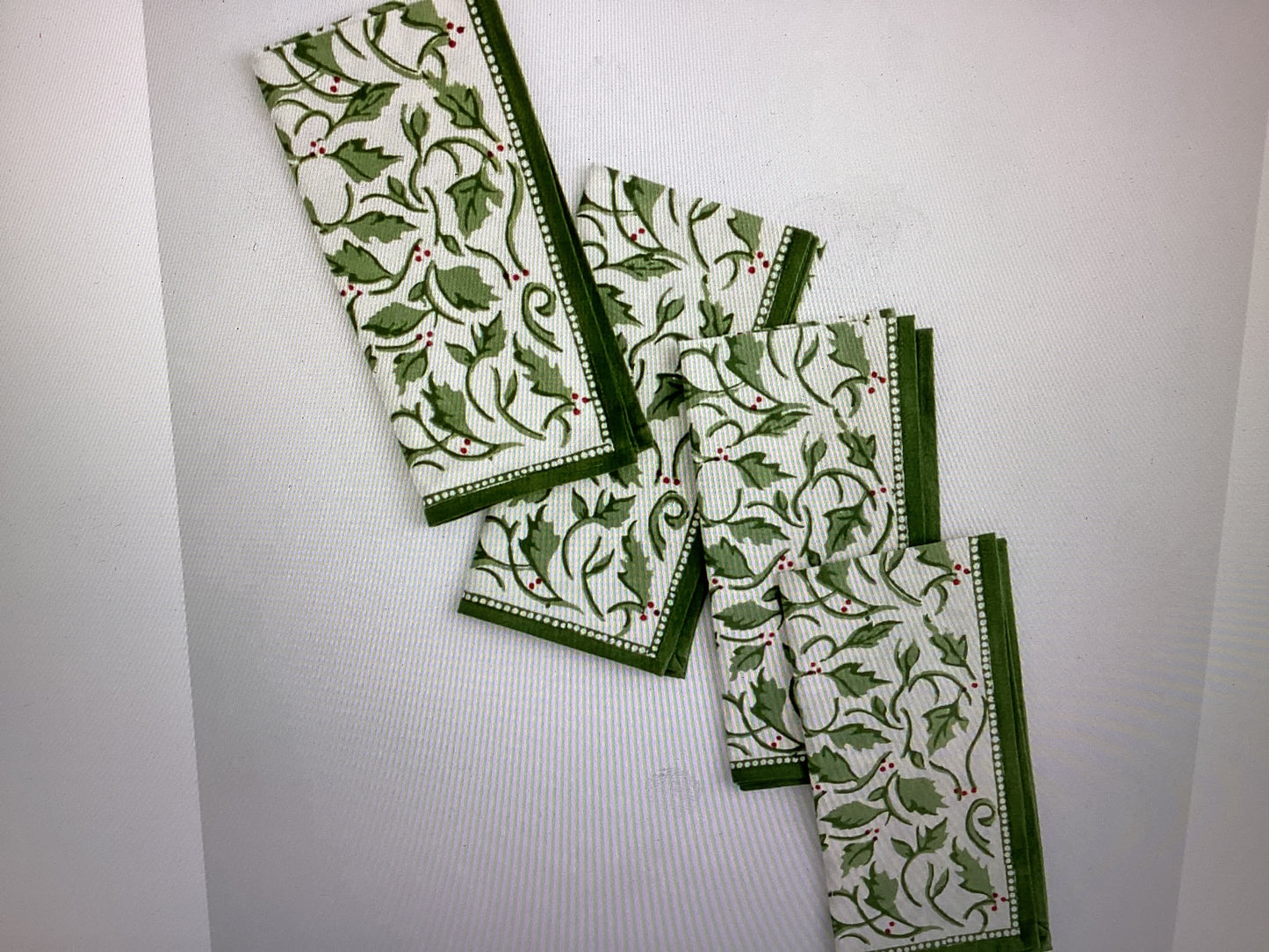 Pomegranate-napkin set 4 holly berry