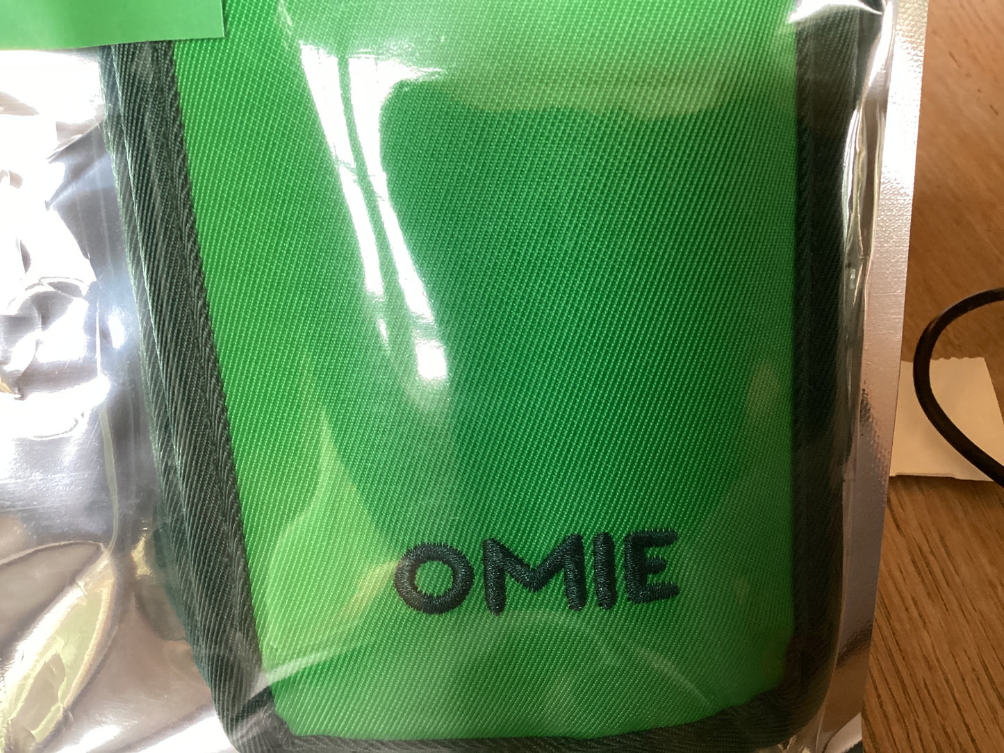 Omie chill-green