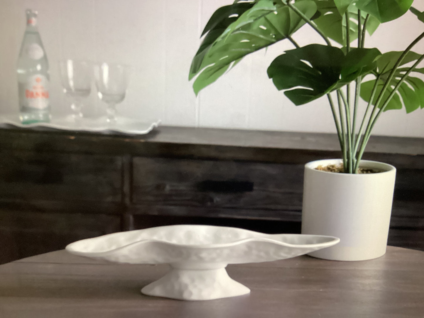 BEATRIZ BALL - NON-METAL VIDA Nube Sm Oval Pedestal Cracker Tray (White)