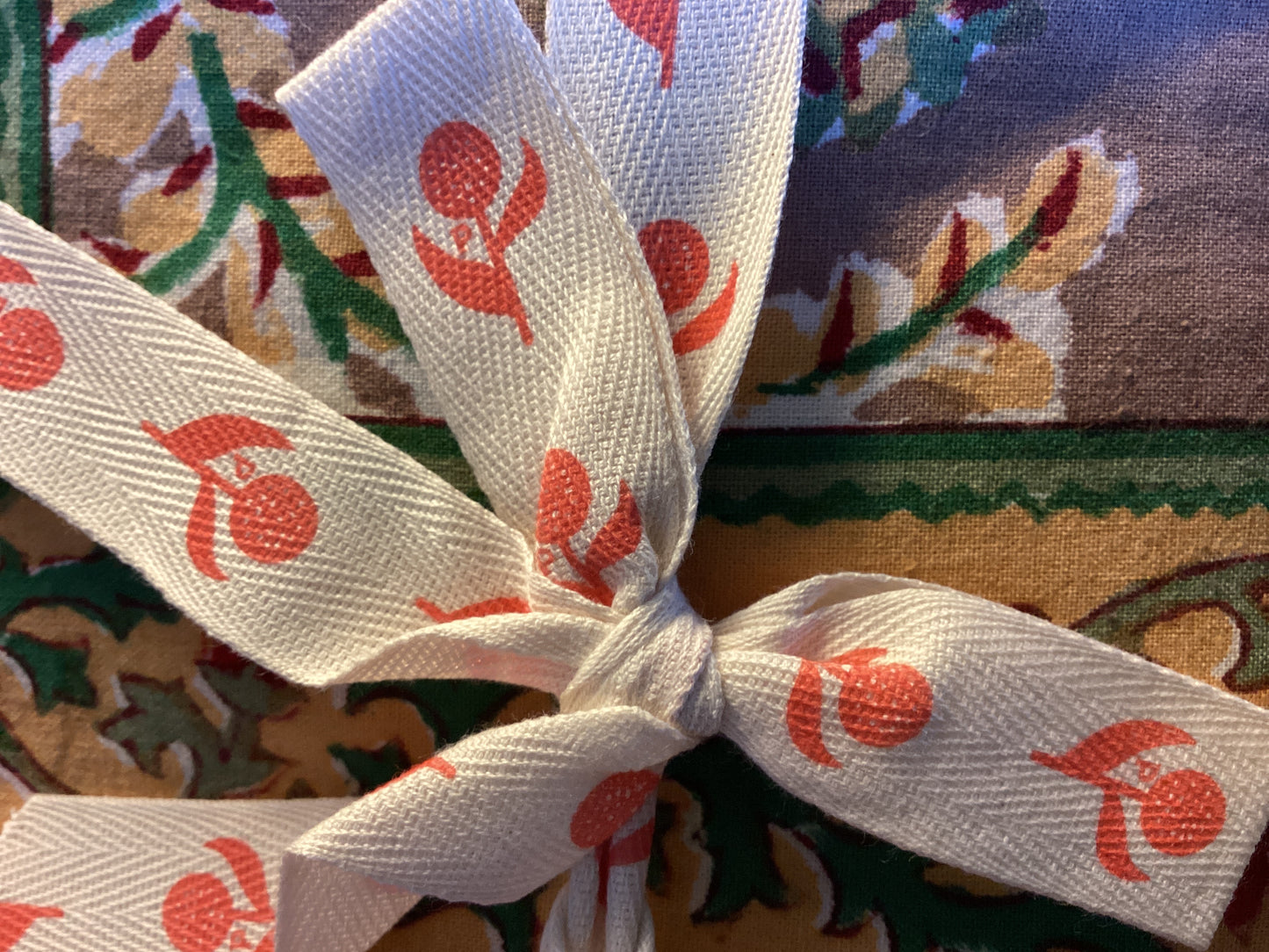 Pomegranate-napkin set winter pinecone