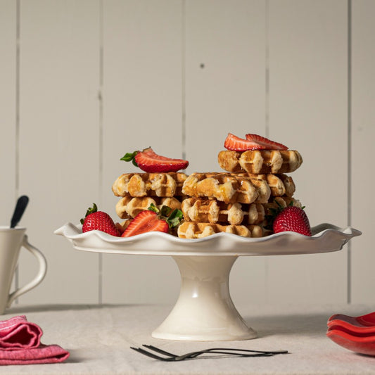 Casafina Cook & Host- Ruffled Footed Cake Plate